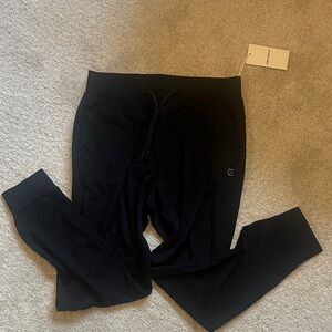 NWT, Cozy Earth Bamboo Joggers